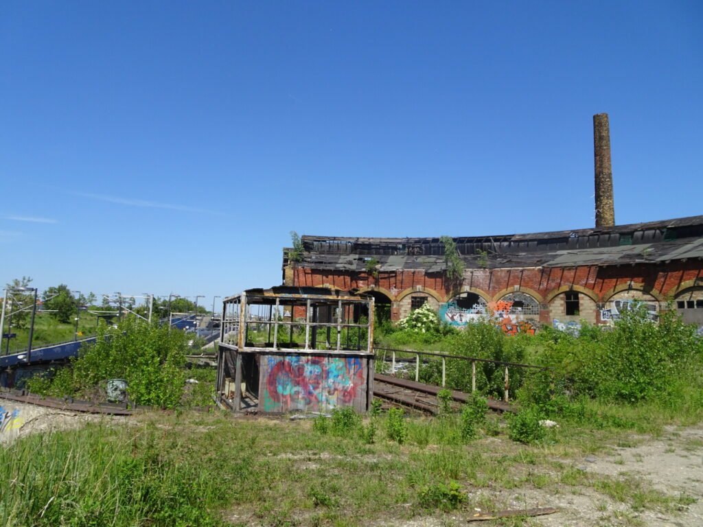 abandoned builings in leipzig alongside the railway MDR S-Bahn station