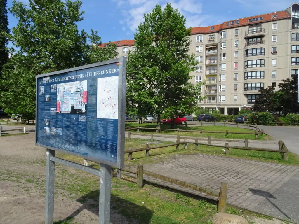 location of hitler's secret bunker in berlin world war ii