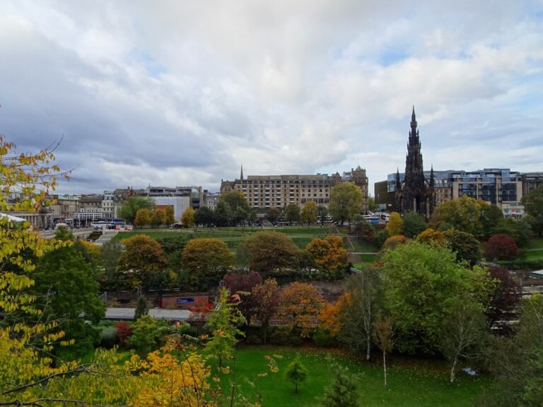 east end princes street gardens edinburgh walter scott monument