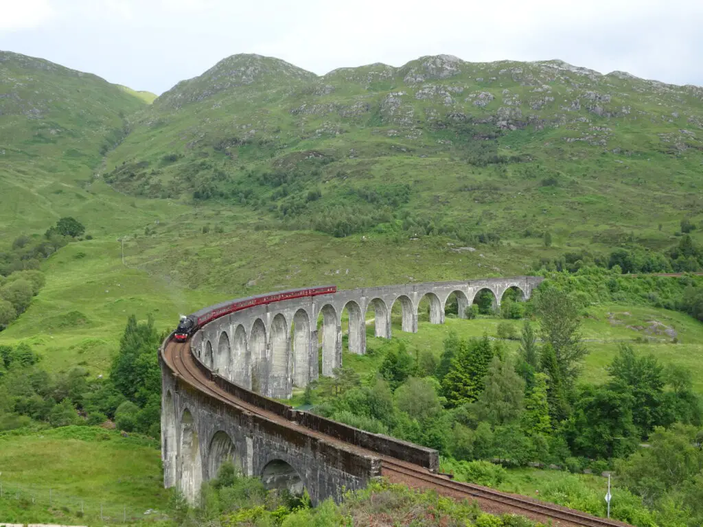 glenfinnan viaduct train scotland