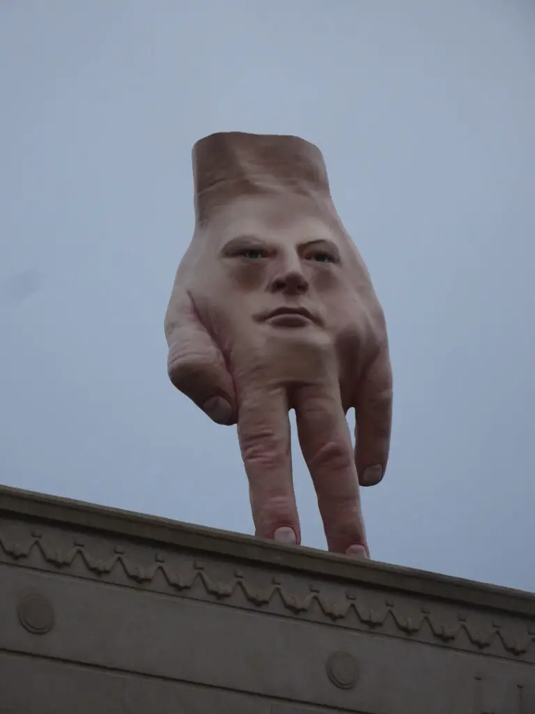 Ronnie van Hout Quasi big hand sculpture with face on top of the city gallery wellington