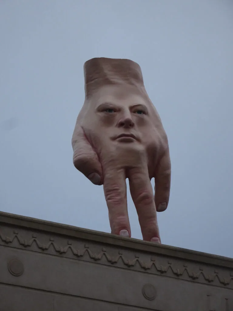 Ronnie van Hout Quasi big hand sculpture with face on top of the city gallery wellington
