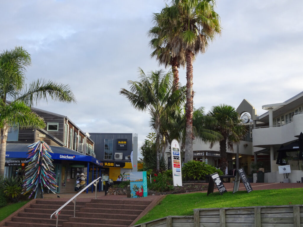 oneroa village shops waiheke island