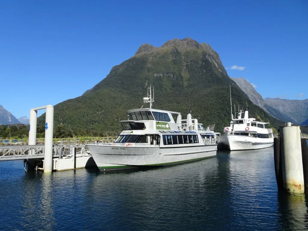 milford sound cruise company mitre peak in milford sound