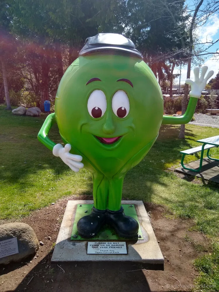 giant anthropomorphic brussell sprout statue in ohakune carrot adventure park - big things in new zealand