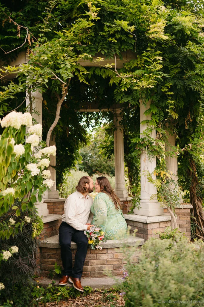 lauren and fiachra in waterloo park on their wedding day