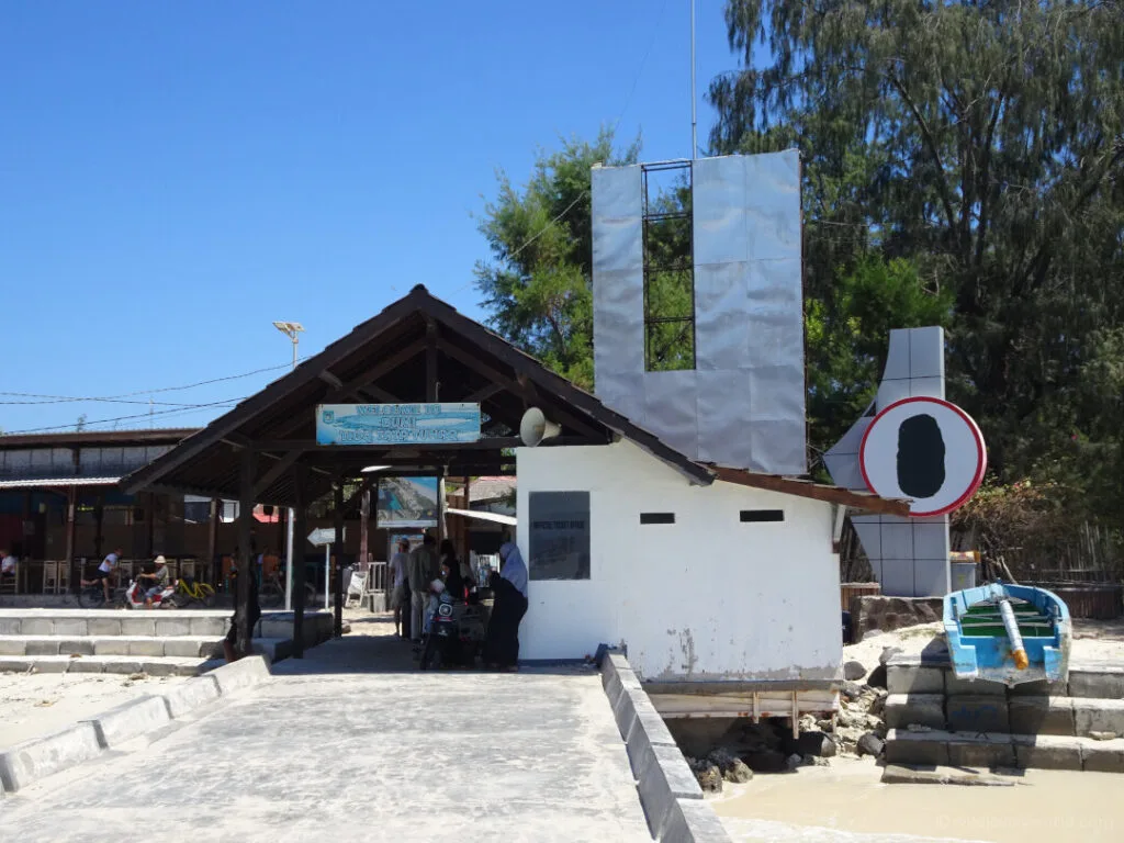 gili meno harbour and ticket office