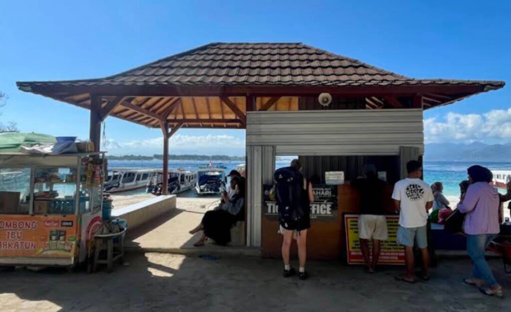 island hopping public slow boat ticket office location on gili trawangan
