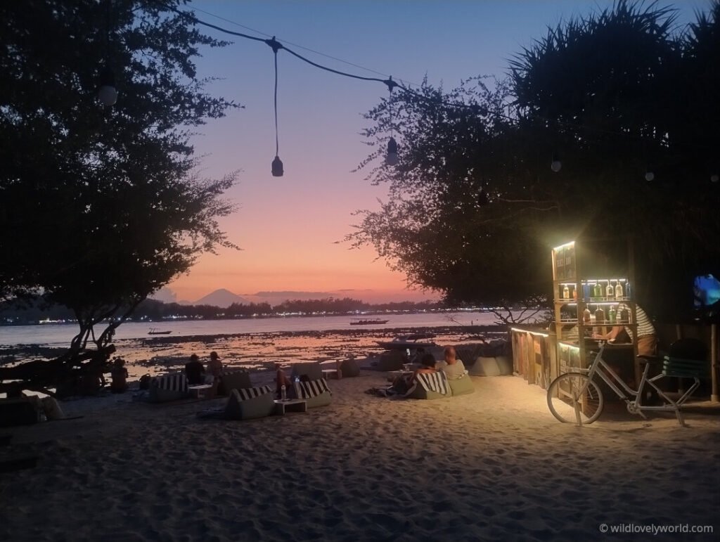 le pirate beach bar gili meno at sunset